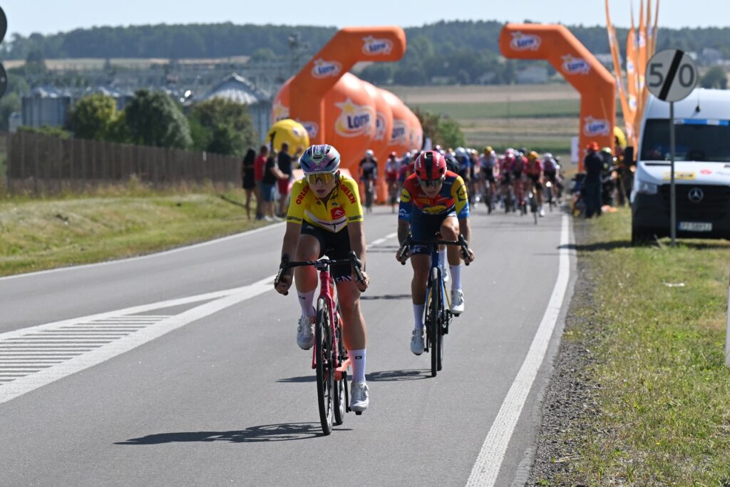 Kolarki podczas 2. etapu Tour de Pologne Women 2025